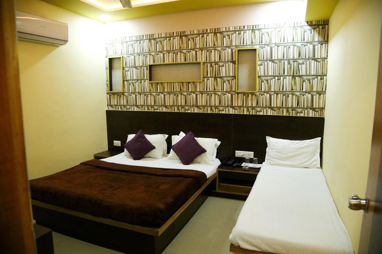 Hotel Citizen Inn Ахмедабад Екстериор снимка